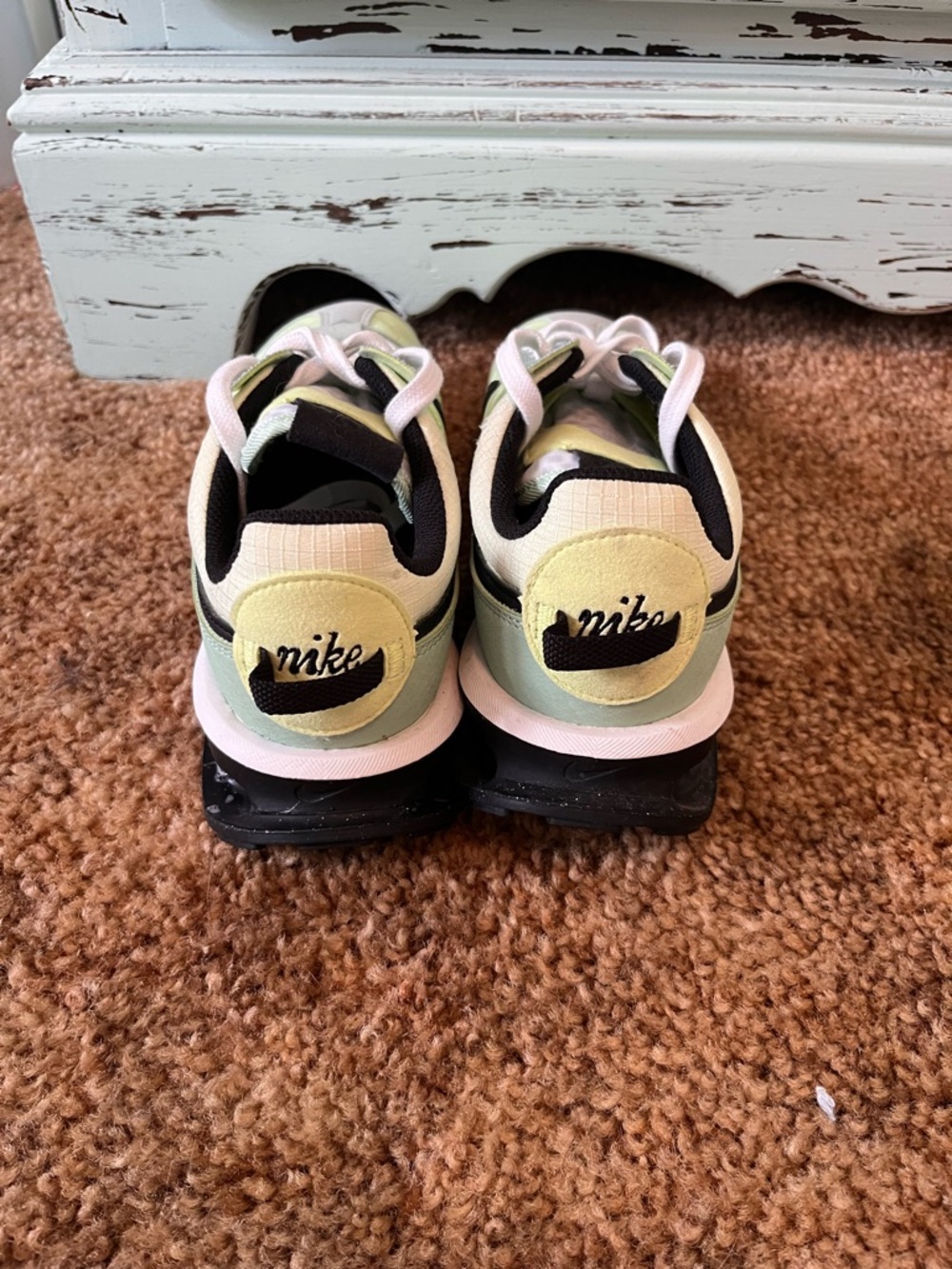 Nike Air Max Pre-Day sneakers in light liquid lime color. Women’s size 9.5 - Picture 4 of 7